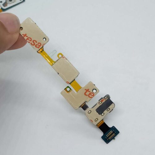 It is a Samsung Galaxy J5 Prime Headphone Jack Connector Flex Cable Handfree Strip In Pakistan available at hallroad.pk at a cheap price.