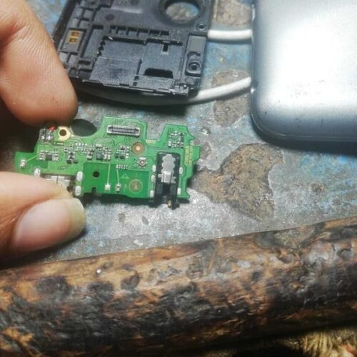 It is a Tecno Pop 4 Lite Charging PCB Board Replacement In Pakistan available at hallroad.pk at a cheap price.